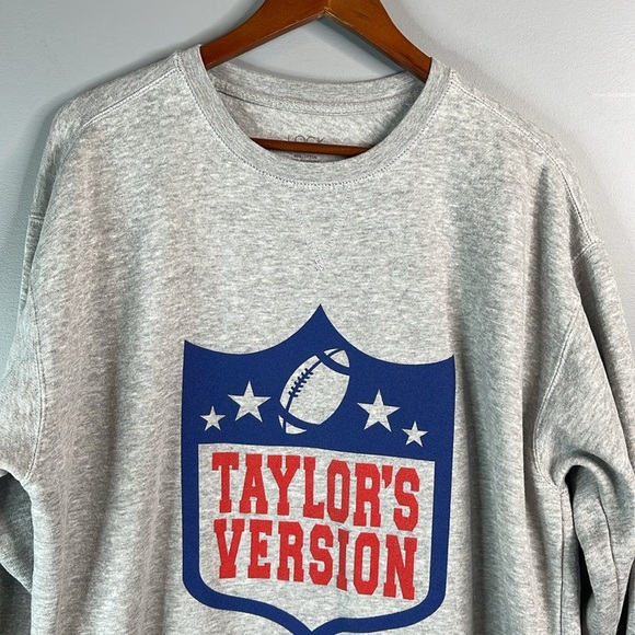 Taylors Version Football Sweatshirt Lock The Label Grey Graphic Crewneck Size XL - Picture 4 of 11